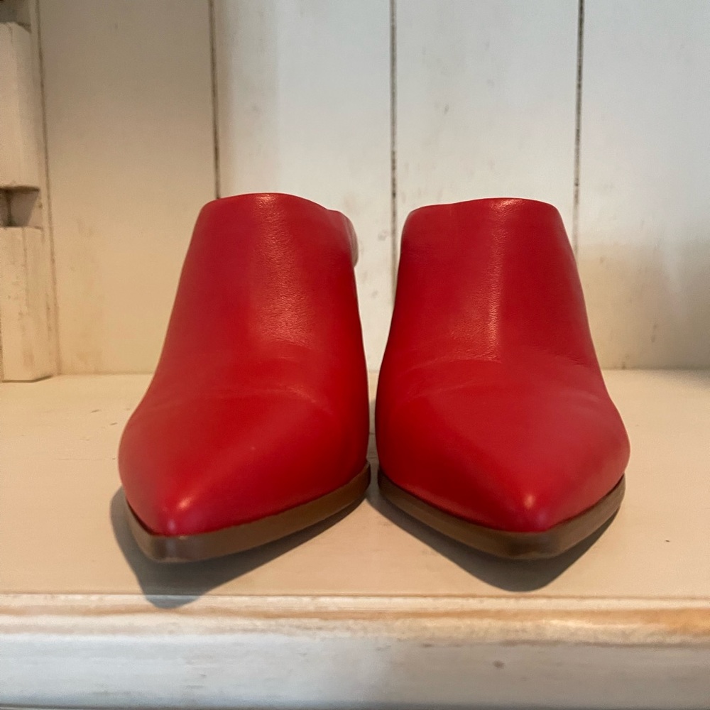 Gianni Bini red leather heels